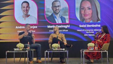 Image capturing the stage of discussion